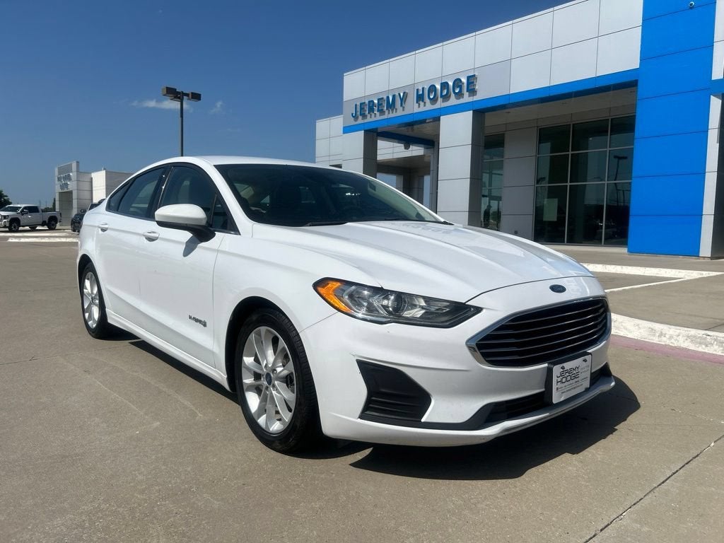 2019 Ford Fusion Hybrid SE in Other — front three-quarter view