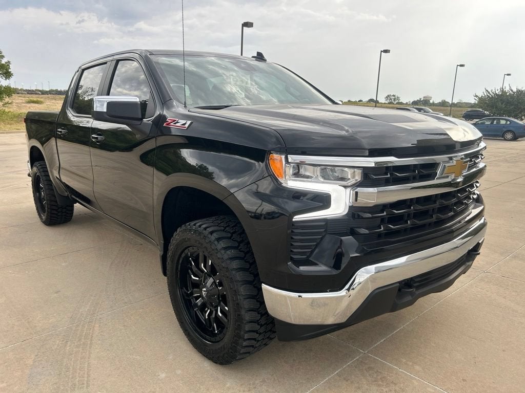 2026 Chevrolet Silverado 1500 LT in Black — front three-quarter view